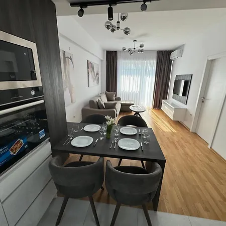 East Gate Luxury Apartment *