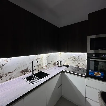 East Gate Luxury סקופיה