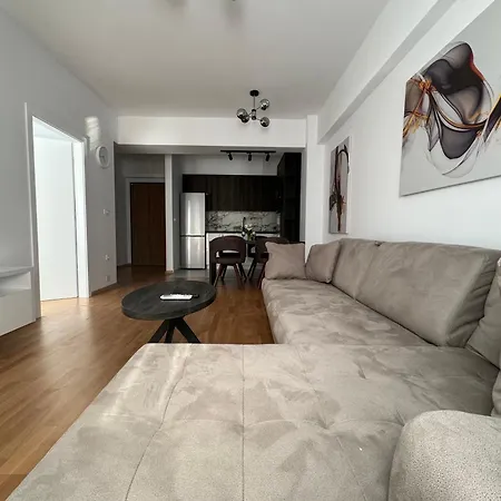 East Gate Luxury סקופיה