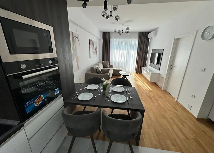 East Gate Luxury Apartment *